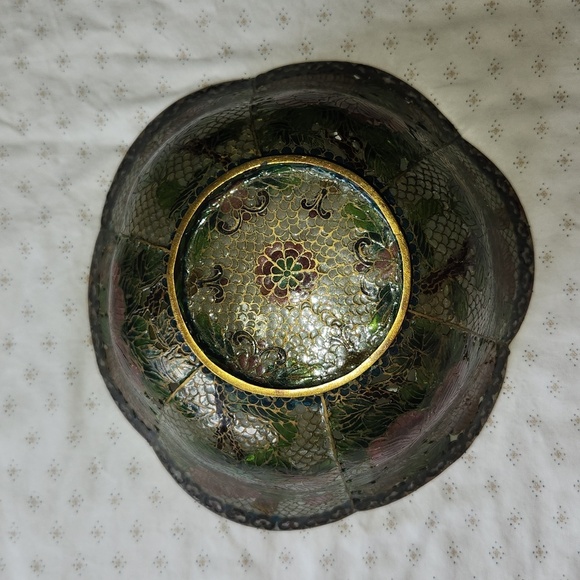 Antic Handmade Chinese Intricate  Plique-a-Jour  Bowl with Gold Accents - Picture 7 of 12